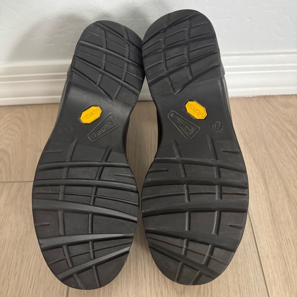 Blundstone Black Men's All-Terrain Chelsea Leather Boots with Vibram Sole - Picture 5 of 8